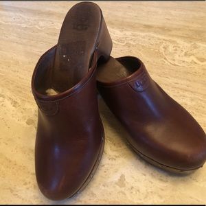 Ugg brown leather Cloggs Ladies Size 8